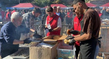 5 ton hamsi dağıttılar