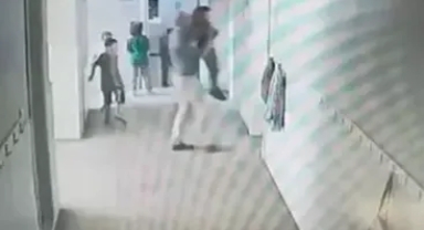 6 yaşındaki öğrenciyi havaya kaldırıp fırlattı