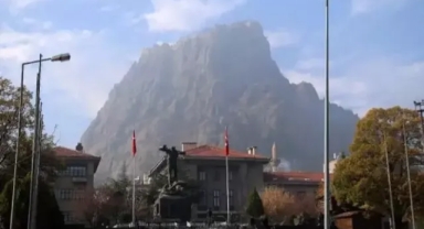 Afyonkarahisar'da sis etkili oldu