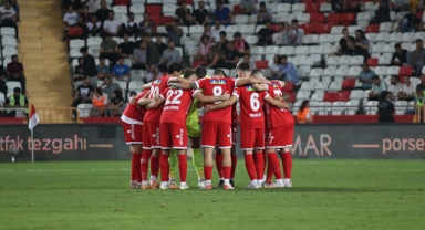 Akrep milli arada sahaya çıkıyor