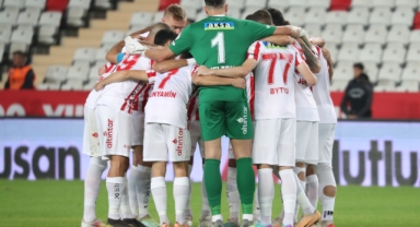 Akrep onlardan vazgeçemiyor