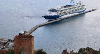 488 yolcusuyla Alanya'ya demirledi