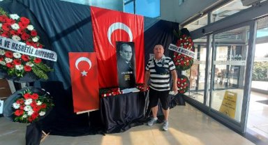 Alman turistin 'Atatürk' saygısı