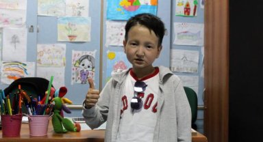 Annesinin böbreğiyle yaşama tutundu