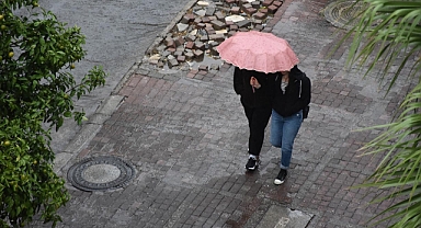 Antalya'da sağanak etkisini göstermeye başladı
