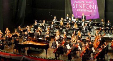 Antalya'da piyano dinletisi