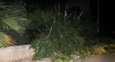 Antalya'yı fırtına vurdu