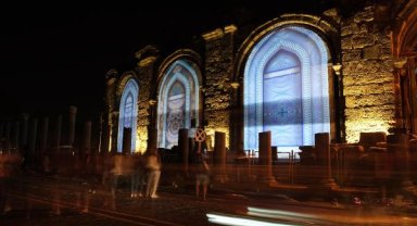 Atatürk fotoğraflarına yoğun ilgi