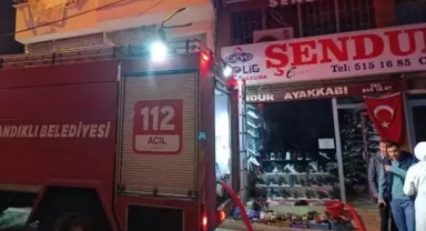 Ayakkabı dükkanında yangın