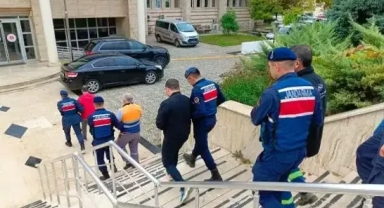 Başına mermer blok düştü