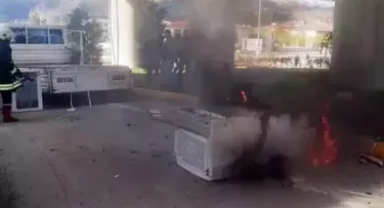 Beyaz eşya taşıyan araçta yangın