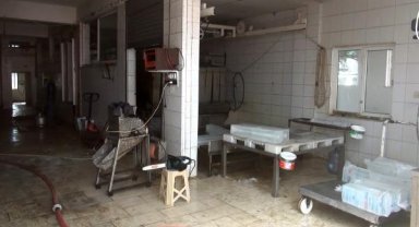 Buz imalathanesinde yangın