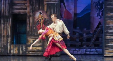 Carmen’den iki temsil 