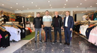 Çavuşoğlu’ndan mağaza ziyareti
