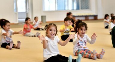 Çocuklar telefonu bırakıp spora koşuyor