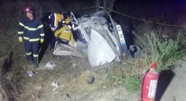 Devrilen otomobildeki üniversite öğrencisi öldü, sürücü ağır yaralandı