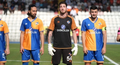 Dili boğazına kaçan kaleciyi, maçın hakemi Onur Bingöl kurtardı