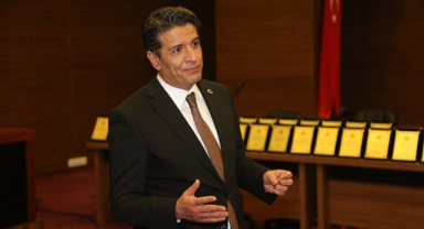 Emekli personele teşekkür plaketi 