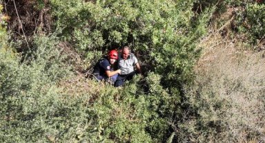 Falezlerden düştü, ekipler tarafından kurtarıldı