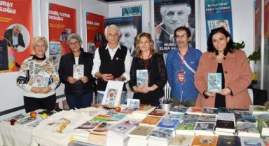 Fuarda yazar ve şairlere ilgi yoğun