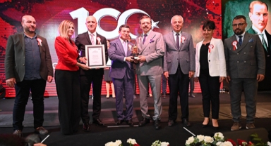 İLK ÖDÜLÜNÜ ALDI  