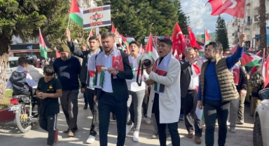 İsrail'in Gazze'ye yönelik saldırıları Antalya'da protesto edildi