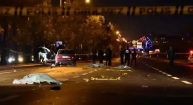 Karşıya geçmeye çalışan yayalara otomobil çarptı