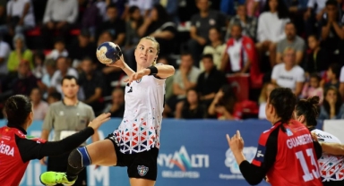 Mavi Kelebekler tur için sahada