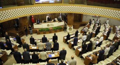 Mecliste 'yeter sayısı' engeli 