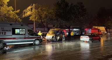 Minibüs ağaca çarptı: 3 çocuk hayatını kaybetti