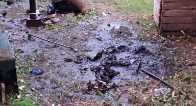 Muhtarlık binasının panosu yandı