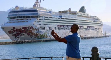 Norwegian Gem Alanya'ya demirledi