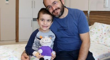 Oğluna böbreğini veren baba duygulandırdı