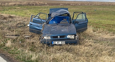 Otomobil tarlaya devrildi