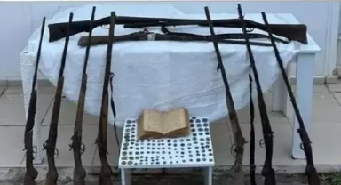 Otomobilden eski Kur'an-ı Kerim, sikke ve 9 tüfek çıktı