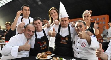 Özel çocukların hamburgerleri tam not aldı