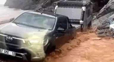 Sağanak sele neden oldu