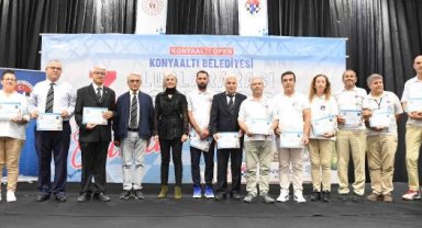 Şampiyonlara ödül