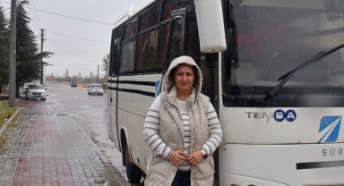 Şoför Nebahat erkeklere otobüs kullanmayı öğretiyor