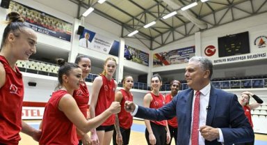 Sultanlara moral ziyareti