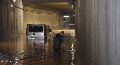 Alt geçitte mahsur kaldılar