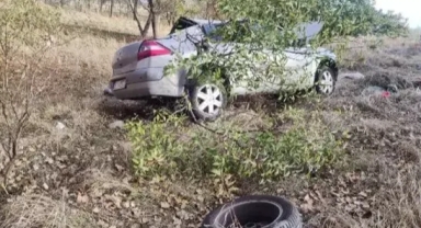 Takla atan araçta 3 kişi yaralandı