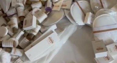 Bavullarından otele ait çok sayıda eşya çıktı