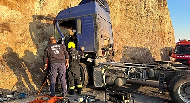Tırda sıkışan sürücü kurtarıldı