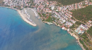 Yağmurdan sonra denizin rengi değişti