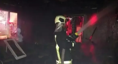 Yanan ev kullanılamaz hale geldi