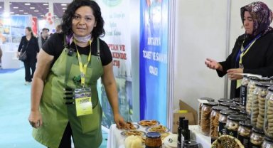 Depremzede kadınlar YÖREX’te stant açtı