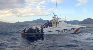 14 düzensiz göçmen kurtarıldı