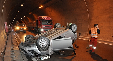 2 otomobil çarpıştı