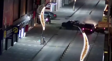 2 otomobil kafa kafaya çarpıştı